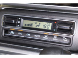 オートエアコンのお車ですので室内の温度をスムーズに調整してくれます♪