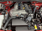 ロードスターRFのために専用設計されたSKYACTIV-G 2.0は、ソフトトップ車の「使い切る喜び」とは違い余裕をもった走行を可能にした「余す喜び」をテーマにしております。