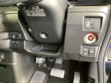 左側に高速で便利なETCがあり、また、便利な電動スライドドア、横滑りを防ぐVSAなどのスイッチは、運転席の右側、手の届きやすい位置にあります。