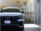 ●今やオールLEDヘッドライトはAudiを象徴する装備でございます。シングルフレームグリルとの組み合わせでフロントマスクが、より一層際立ち周囲からも視線を浴びます。