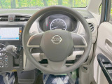 インテリアに合わせたデザインのステアリングは、運転される方のことも考え、運転しやすい形状、大きさです。是非一度、実際に触ってお確かめください。