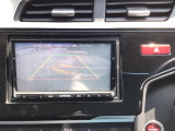 【バックカメラ】運転が苦手な方も車庫入れラクラクです!ギアをリバースに入れれば自動的に切り換わりますので、面倒な操作は不要です♪狭い駐車場もお車を傷つけず安心ですね!