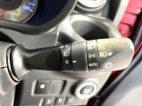 【オートライト】周りの明るさに応じて自動でヘッドライトの点灯・消灯ができる機能です!ライトの付け忘れ・消し忘れなどが無くなり、雨の日や夕方の走行も安心!トンネル通過時も便利ですね♪