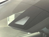【トヨタセーフティセンス】走行中に前方の車両等を認識し、衝突しそうな時は警報とブレーキで衝突回避と被害軽減をアシスト。より安全にドライブをお楽しみいただけます。