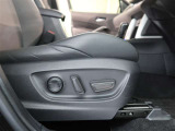 パワーシート搭載。微妙な調整が手軽にでき、ピッタリなポジションで運転することが可能です。