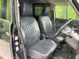 運転席まわりには十分なスペースがあり、大柄な方でもゆったり運転していただける環境です。