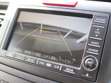 リアカメラが装備されており、後方の安全確認はもちろんのこと狭い場所での駐車や雨の日・夜間など視界の悪いコンディションでのストレスの軽減にもなります!