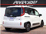お車選びをお楽しみ頂けるよう、在庫車の展示スペースを十分に確保しております。