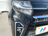 【LEDヘッドライト】悪天候や夜間走行時も良好な視界を確保し安心して運転できる高輝度LEDヘッドライトを装備!点灯速度が早く、消費電力も抑えられています。