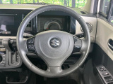 インテリアに合わせたデザインのステアリングは、運転される方のことも考え、運転しやすい形状、大きさです。是非一度、実際に触ってお確かめください。