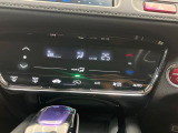 【オートエアコン】一度お好みの温度に設定すれば、車内の温度を検知し風量や温度を自動で調整。暑い…寒い…と何度もスイッチ操作をする必要はありません。快適な車内空間には必須の機能ですね♪