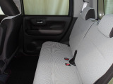 後席も足元広々で快適にドライブ出来ます♪