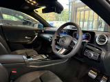 メルセデス・ベンツの定める厳しい基準をクリアしたお車のみをご案内させて頂きます。納車前整備はメーカー規定に基づき100項目以上にも及ぶ点検を熟練のメカニックによって行いご納車させて頂きます。