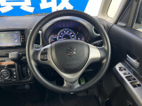 インテリアに合わせたデザインのステアリングは、運転される方のことも考え、運転しやすい形状、大きさです。是非一度、実際に触ってお確かめください。
