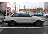 このお車は過去に修復歴が有ります。修復場所は( 後ろ )です。しかし写真の通り、きちんと直しています♪ので走行には問題は有りません。修復は(小)ですので御安心下さい♪