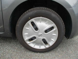 タイヤサイズは175/65R15です。