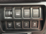 【パワーバックドア】スマートキーや運転席のボタンを押すだけでリアゲートが自動で開閉します!荷物を持っている時や、高い位置にあるバックドアを閉める際に便利な機能です♪