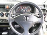 握りやすいステアリングは長時間の運転でも疲れを感じさせません!