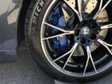Mスポーツ・ブレーキ! Mのロゴがあしらわれたブルー色のMスポーツ・ブレーキはダイナミックなパフォーマンスに相応しい、優れた制動力を発揮します。