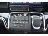 オートエアコンのお車ですので室内の温度をスムーズに調整してくれます♪