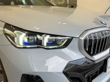 BMWの伝統の丸目4灯ヘッドライトでございます。LEDライトで視認性もよく明るく安全性の向上につながります。