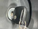 【キーレス】少し離れた場所からでもボタン一つでドアの開錠・施錠ができるのでとっても便利!ドアの鍵穴周りに傷をつけることもありません♪