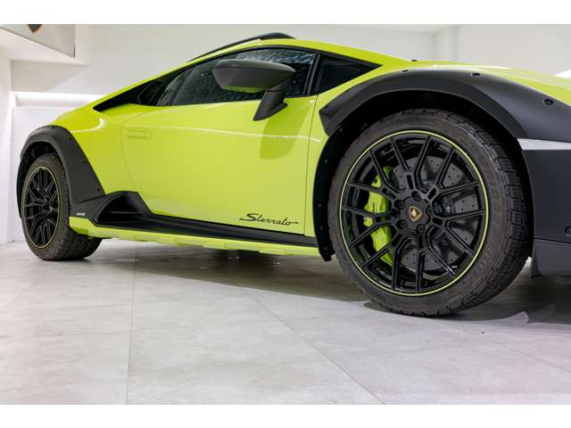 ランボルギーニ ウラカン (LDF) 4WD の中古車詳細 (300km, グリーン