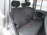 ドアの開口部が大きく開くので、チャイルドシートのお子様の乗降や荷物の積載もスムースです。
