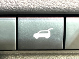 【パワーバックドア】スマートキーや運転席のボタンを押すだけでリアゲートが自動で開閉します!荷物を持っている時や、高い位置にあるバックドアを閉める際に便利な機能です♪