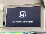 【フリップダウンモニター】大画面モニターで後席でもエンタメをお楽しみいただけます。小さなお子様にも大人気の装備です♪