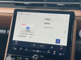 マットブラックにホワイトのLIBERALAのロゴの建物と看板が目印です。