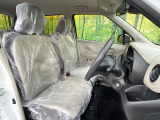 運転席シート廻りは使用感も少なく、良好な状態となっています。前オーナー様が丁寧に使っていたことがよくわかりますね。