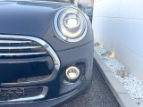 ●LEDヘッドライト:夜間走行時も良好な視界を確保し安心して運転できる高輝度LEDヘッドライトを装備!点灯速度が早く、消費電力も抑えられています。