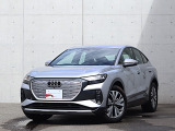 ●一目でAudiとわかる特徴的なシングルフレームグリル・LEDランプ。精悍なフロントマスクからAudiのスマートで上品なブランドを連想させてくれます。女性にも大変ご好評頂いております。