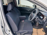 運転席側から観たフロントシートのイメージです。