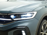 LEDマトリックスヘッドライト「IQ.LIGHT」。マトリックスモジュールに搭載されたLEDを個別に点灯点滅することで、眩惑を最小限に、照射エリアは最大限に確保する最新のヘッドライトシステムです。