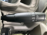【オートライト】周りの明るさに応じて自動でヘッドライトの点灯・消灯ができる機能です!ライトの付け忘れ・消し忘れなどが無くなり、雨の日や夕方の走行も安心!トンネル通過時も便利ですね♪