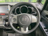 【ステアリングスイッチ】運転中、前方から目線をそらすことなく、オーディオ等の操作が可能な便利機能!安心&快適なドライブを演出してくれます♪