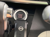 【スマートキー/プッシュスタート】鍵を持っているだけで、ドアロック解除・施錠からエンジンスタートまで操作できる便利な機能です。