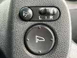 【電動格納ミラー】サイドミラーは電動格納式となっており、狭い駐車場でもキズがつくリスクを抑えられます。