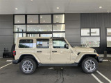 Jeep全車種共通の台形型ホイールアーチは走破性を高めております。
