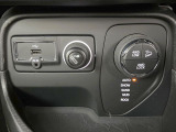 ●走行モードセレクタ:それぞれ使用用途に合わせた走行モードが選択可能です!いつものドライブがより楽しくなる装備です!