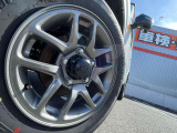 タイヤは、純正16インチアルミホイールで、サイズは、175/80R16になります!!