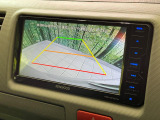 【バックカメラ】駐車時に後方がリアルタイム映像で確認できます。大型商業施設や立体駐車場での駐車時や、夜間のバック時に大活躍!運転スキルに関わらず、今や必須となった装備のひとつです!