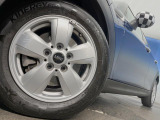 ●純正15インチアルミホイール:輸入車ならではの卓越した走りを支えるホイールと足回りです!日本車の走りに慣れている方にもぜひ体感して頂きたいほど、高いレベルでまとまっています!