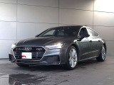 ●一目でAudiとわかる特徴的なシングルフレームグリル・LEDランプ。精悍なフロントマスクからAudiのスマートで上品なブランドを連想させてくれます。女性にも大変ご好評頂いております。