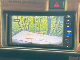 【バックカメラ】駐車時に後方がリアルタイム映像で確認できます。大型商業施設や立体駐車場での駐車時や、夜間のバック時に大活躍!運転スキルに関わらず、今や必須となった装備のひとつです!