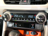 【シートベンチレーション】夏場は涼しい風でお尻や背中の熱やムレを防ぎ、冬はエアコンよりも早く温まってポカポカに!季節を問わず快適に過ごせます。