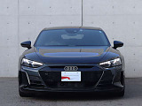 ●一目でAudiとわかる特徴的なシングルフレームグリル・LEDランプ。精悍なフロントマスクからAudiのスマートで上品なブランドを連想させてくれます。女性にも大変ご好評頂いております。