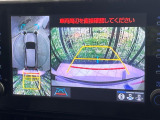 【パノラミックビューモニター】専用のカメラにより、上から見下ろしたような視点で360度クルマの周囲を確認することができます☆死角部分も確認しやすく、狭い場所での切り返しや駐車もスムーズに行えます。